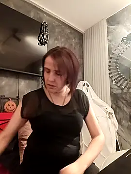 Snapshot of IsisBlake chatting on 10.17.25 IsisBlake online show from 10.17.25