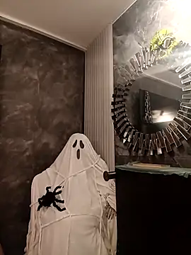 Snapshot of IsisBlake chatting on 10.30.25 IsisBlake online show from 10.30.25