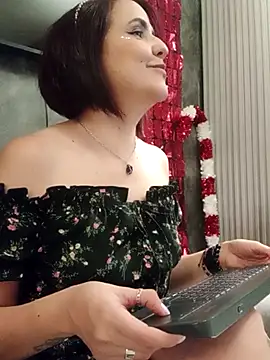 Snapshot of IsisBlake chatting on 12.04.25 IsisBlake online show from 12.04.25