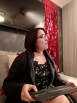 Snapshot of IsisBlake chatting on 12.04.25 IsisBlake online show from 12.04.25