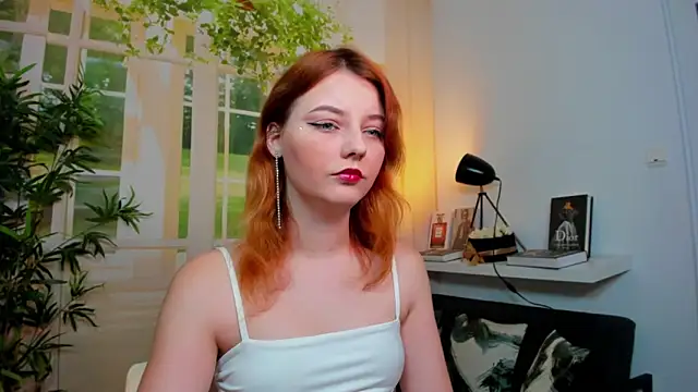 pretty little thing online show from 10.25.25