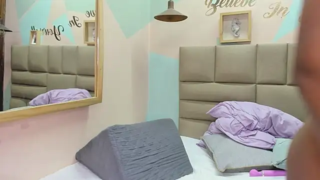 Snapshot of lilybaudyn_ chatting on 03.19.25 lilybaudyn online show from 03.19.25