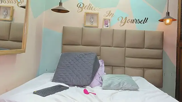 Snapshot of lilybaudyn_ chatting on 03.21.25 lilybaudyn online show from 03.21.25