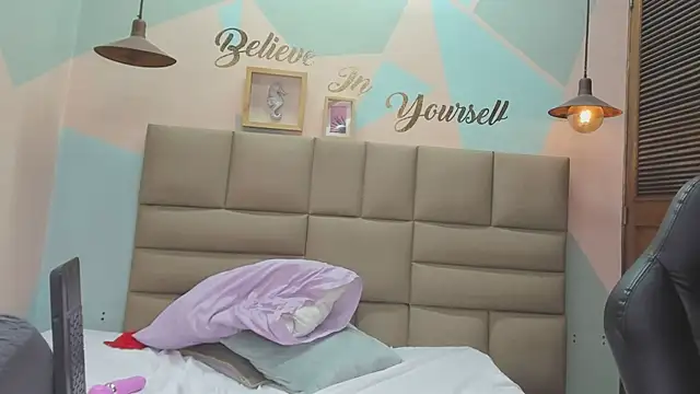 Snapshot of lilybaudyn_ chatting on 03.21.25 lilybaudyn online show from 03.21.25