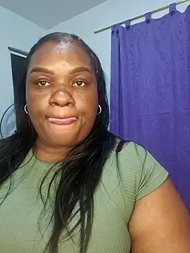 Snapshot of lilybaudyn_ chatting on 10.30.25 lilybaudyn online show from 10.30.25