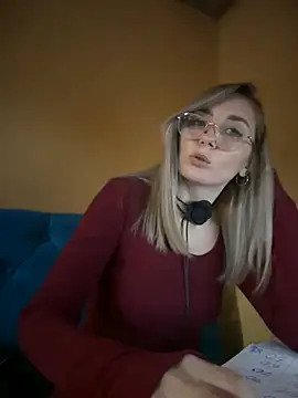 Snapshot of Crazy-Rosa chatting on 01.21.25 Crazy-Rosa online show from 01.21.25