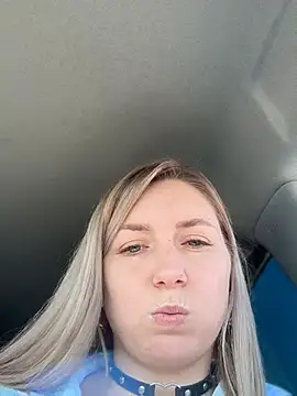 Snapshot of Crazy-Rosa chatting on 02.22.25 Crazy-Rosa online show from 02.22.25