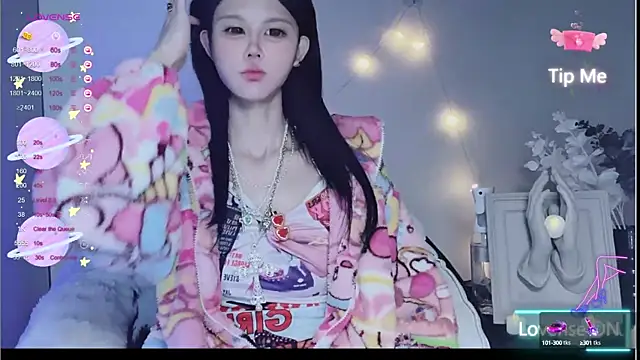 Snapshot of O0_0Q chatting on 12.27.24 O0 0Q online show from 12.27.24