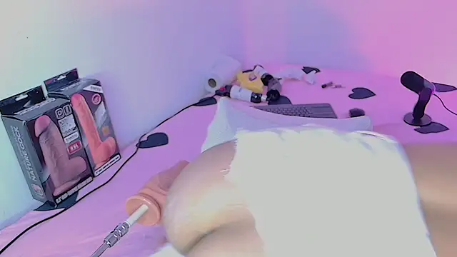 Snapshot of LinayAndValenMVP chatting on 02.01.25 LinayAndValenMVP online show from 02.01.25