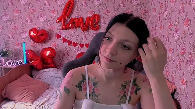 Snapshot of Lolly_Haze chatting on 02.13.26 Lolly Haze online show from 02.13.26