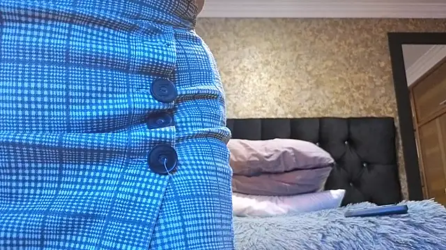 Snapshot of emma_xuee chatting on 10.17.25 emma xuee online show from 10.17.25