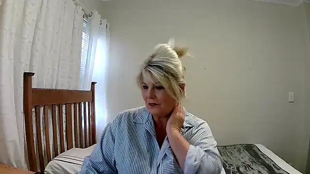 Miahotmilf online show from 01.04.25