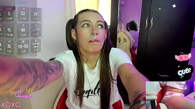 Snapshot of sweetlittlelisa chatting on 01.05.26 sweetlittlelisa online show from 01.05.26