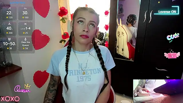 Snapshot of sweetlittlelisa chatting on 03.11.26 sweetlittlelisa online show from 03.11.26