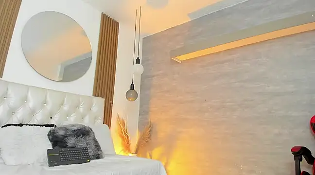 Snapshot of thararouse chatting on 01.28.25 thararouse online show from 01.28.25