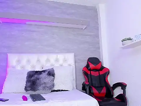 Snapshot of thararouse chatting on 02.04.25 thararouse online show from 02.04.25