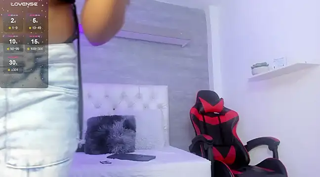 Snapshot of thararouse chatting on 02.07.25 thararouse online show from 02.07.25