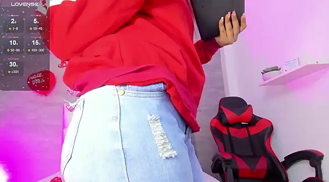 Snapshot of thararouse chatting on 02.12.25 thararouse online show from 02.12.25