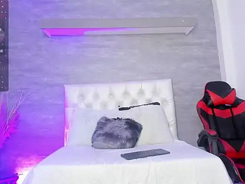 Snapshot of thararouse chatting on 02.27.25 thararouse online show from 02.27.25