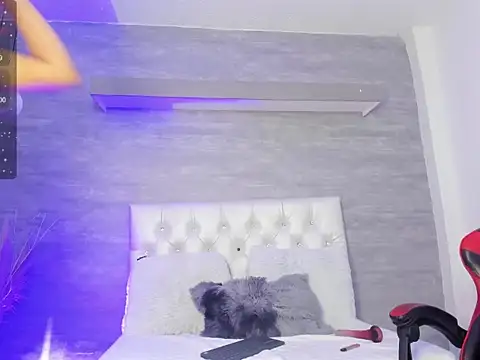 Snapshot of thararouse chatting on 03.04.25 thararouse online show from 03.04.25