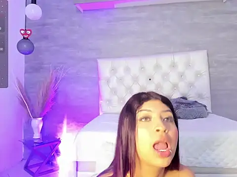 Snapshot of thararouse chatting on 03.05.25 thararouse online show from 03.05.25