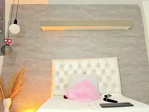 Snapshot of thararouse chatting on 03.07.25 thararouse online show from 03.07.25