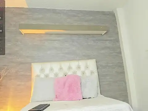 Snapshot of thararouse chatting on 03.15.25 thararouse online show from 03.15.25