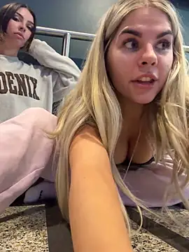 Snapshot of delicioussdixie chatting on 10.31.25 delicioussdixie online show from 10.31.25