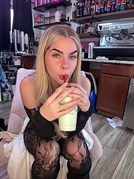 Snapshot of delicioussdixie chatting on 12.15.25 delicioussdixie online show from 12.15.25