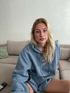 Snapshot of belle98 chatting on 10.27.25 belle98 online show from 10.27.25