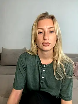 Snapshot of belle98 chatting on 11.25.25 belle98 online show from 11.25.25