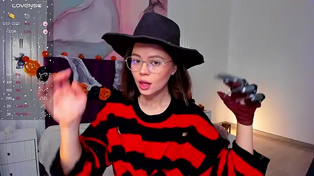 Kelly Cuutie online show from 10.25.25