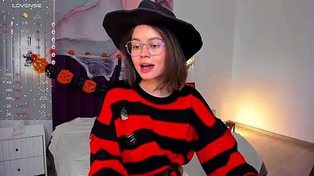 Kelly Cuutie online show from 10.26.25