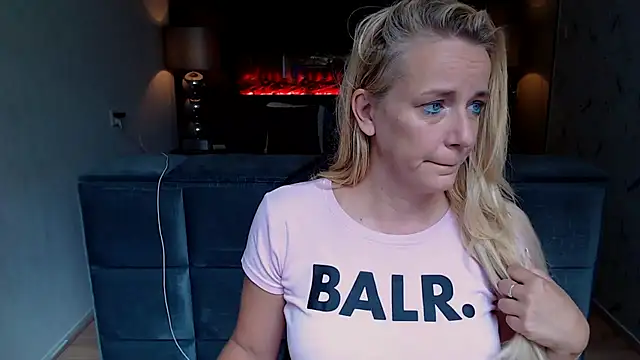 Snapshot of Wendysexyx chatting on 09.16.25 Wendysexyx online show from 09.16.25