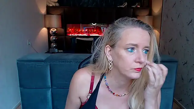 Snapshot of Wendysexyx chatting on 10.04.25 Wendysexyx online show from 10.04.25