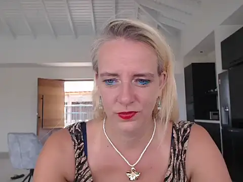 Snapshot of Wendysexyx chatting on 10.26.25 Wendysexyx online show from 10.26.25