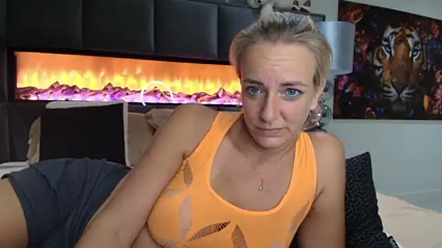 Snapshot of Wendysexyx chatting on 06.15.26 Wendysexyx online show from 06.15.26
