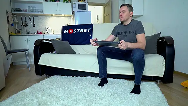 Snapshot of littlesweettifany chatting on 12.21.24 littlesweettifany online show from 12.21.24