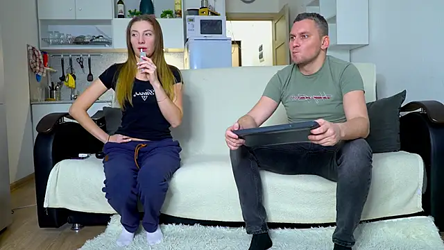 Snapshot of littlesweettifany chatting on 12.05.25 littlesweettifany online show from 12.05.25