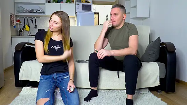 Snapshot of littlesweettifany chatting on 12.16.25 littlesweettifany online show from 12.16.25