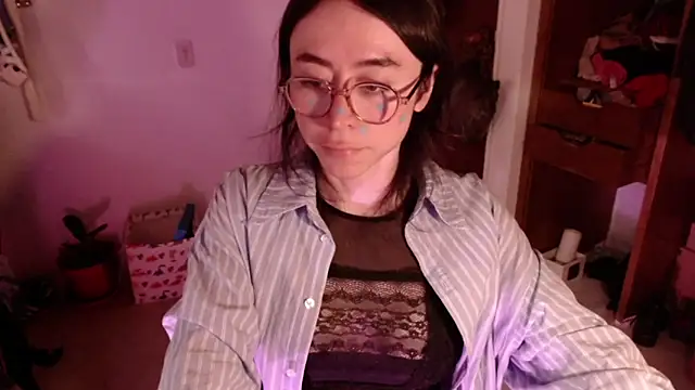 emily pearl  online show from 11.21.25