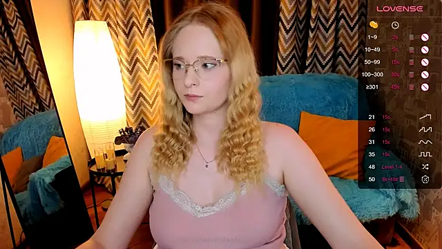 Snapshot of Aemilia_ chatting on 11.07.25 Aemilia online show from 11.07.25