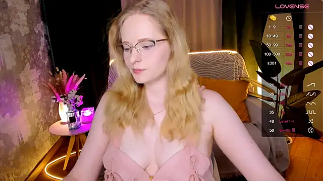 Snapshot of Aemilia_ chatting on 11.16.25 Aemilia online show from 11.16.25