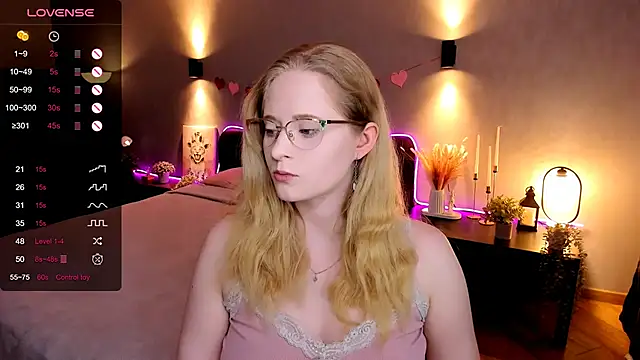 Snapshot of Aemilia_ chatting on 11.17.25 Aemilia online show from 11.17.25