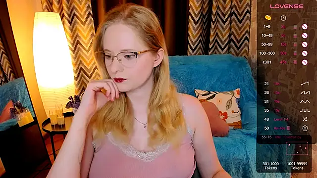 Snapshot of Aemilia_ chatting on 11.23.25 Aemilia online show from 11.23.25