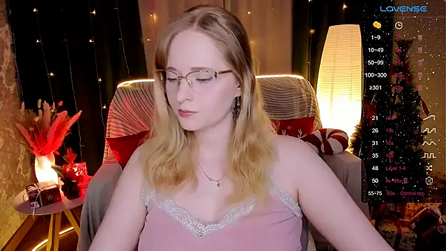 Snapshot of Aemilia_ chatting on 12.16.25 Aemilia online show from 12.16.25