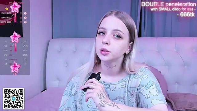 Snapshot of Alice_Halle chatting on 11.05.25 Alice Halle online show from 11.05.25