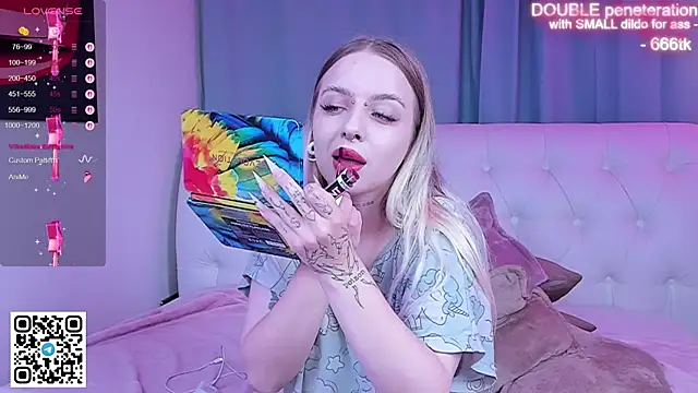 Snapshot of Alice_Halle chatting on 11.13.25 Alice Halle online show from 11.13.25