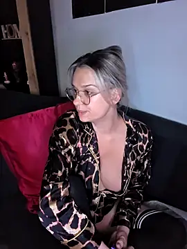 Snapshot of SpicyVicky chatting on 03.13.25 SpicyVicky online show from 03.13.25