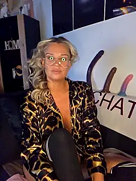 Snapshot of SpicyVicky chatting on 09.26.25 SpicyVicky online show from 09.26.25